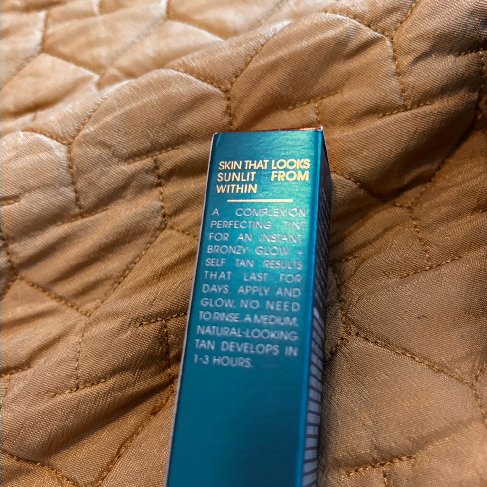 St. Tropez Sunlit Skin Bronzing Tint - Teal and Gold - Picture 8 of 9